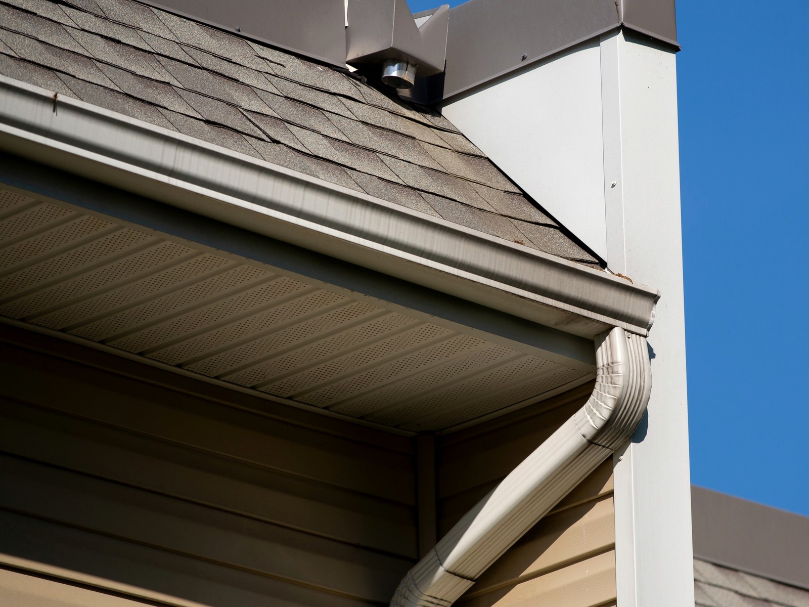 Rain Drain Seamless Gutters — gutter work in Lyme, NH