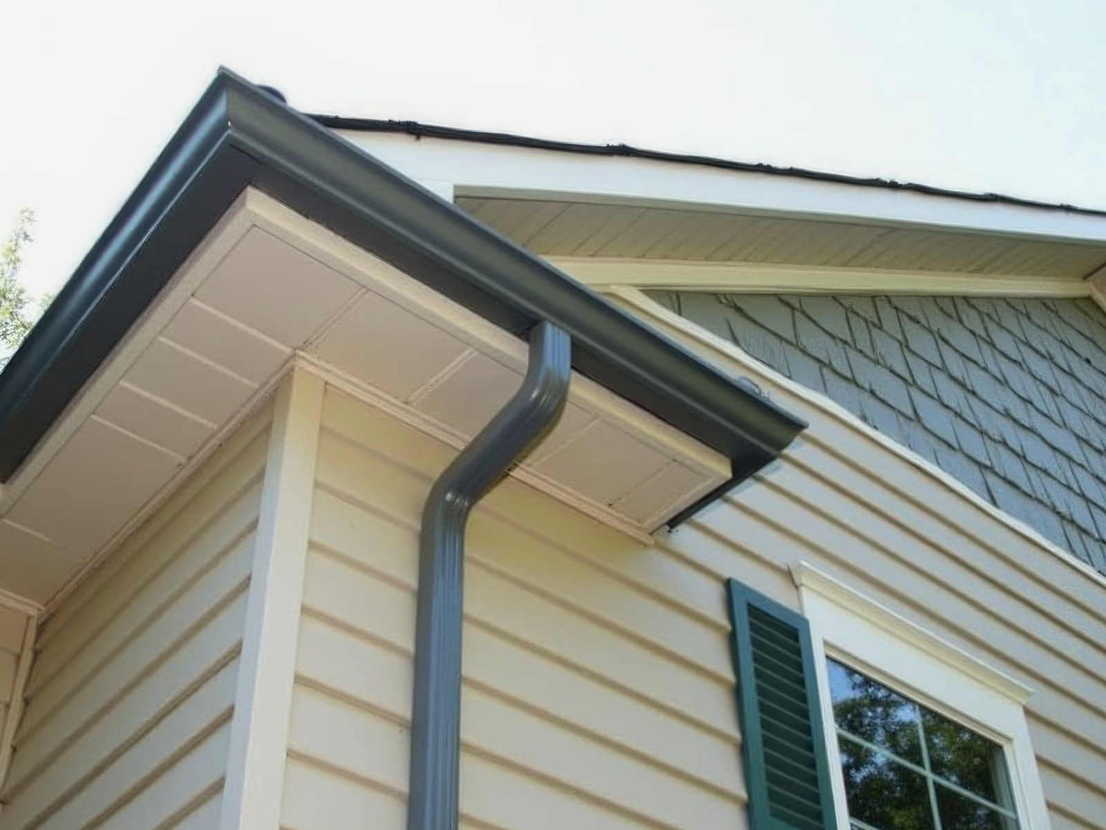 Northeast Seamless Gutters — gutter work in Mt Juliet, TN